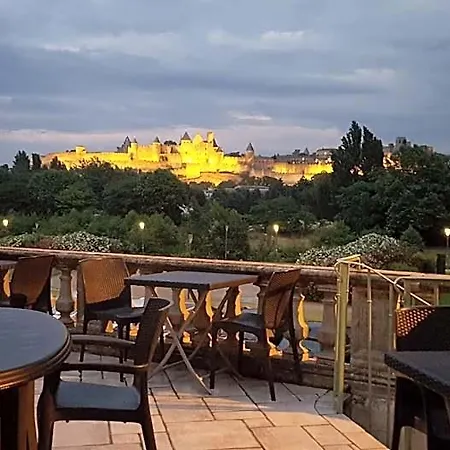 Carcassonne Guesthouse 4*