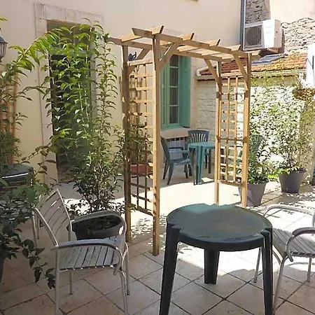 Carcassonne Guesthouse 4*