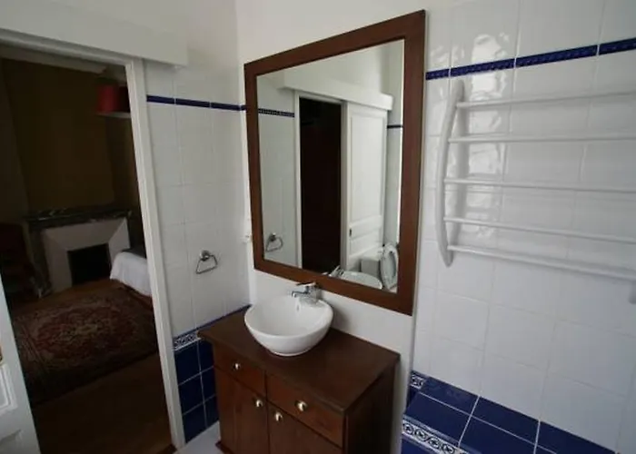 Carcassonne Guesthouse Bed & Breakfast 4*